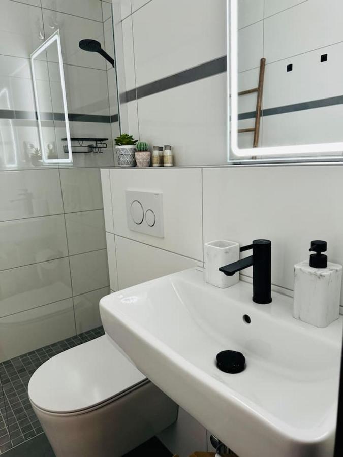 Klassen Stay - Design Studio In 11 Etage - Tolle Aussicht - Sauna, Pool - Netflix Lahnstein Εξωτερικό φωτογραφία